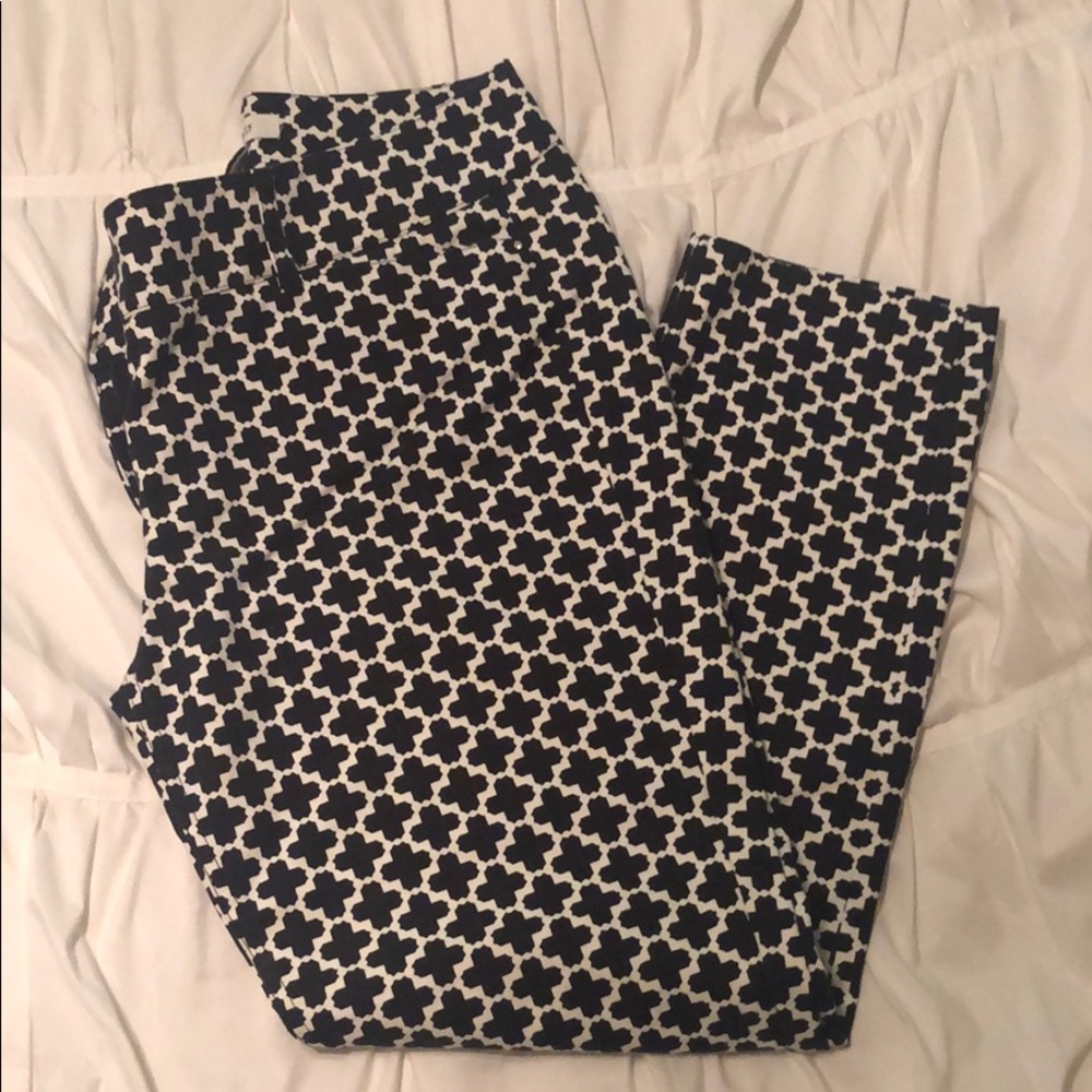 EUC WHBM black and white Size 8 ankle length pant
